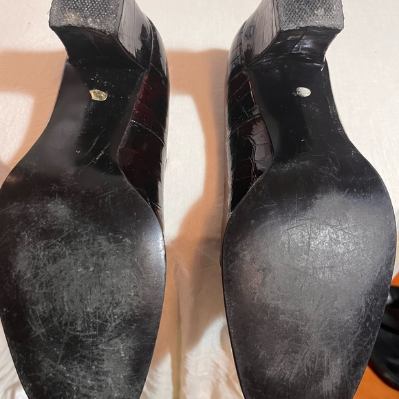 Vintage Burgundy Red Snakeskin Pattern Heels - Picture 6 of 8